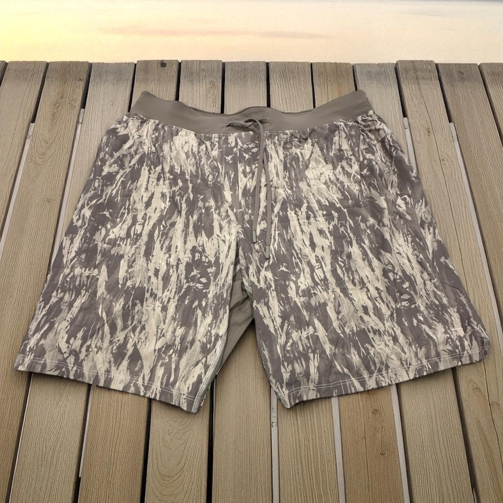 Lululemon‎ Men's Training Shorts XXL Gray Abstract Print Drawstring Athletic